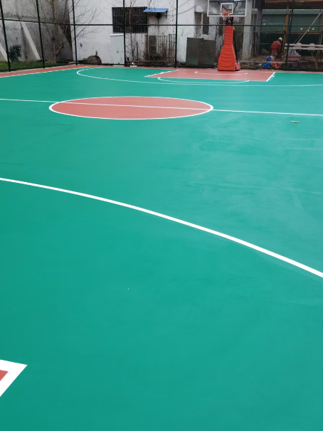 保山 球场长期使用易出现地面开裂